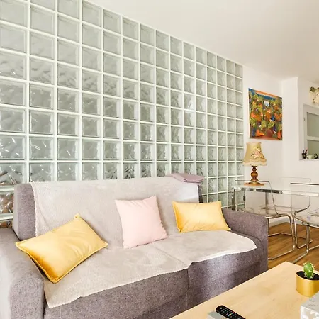 De Standing Apartment *